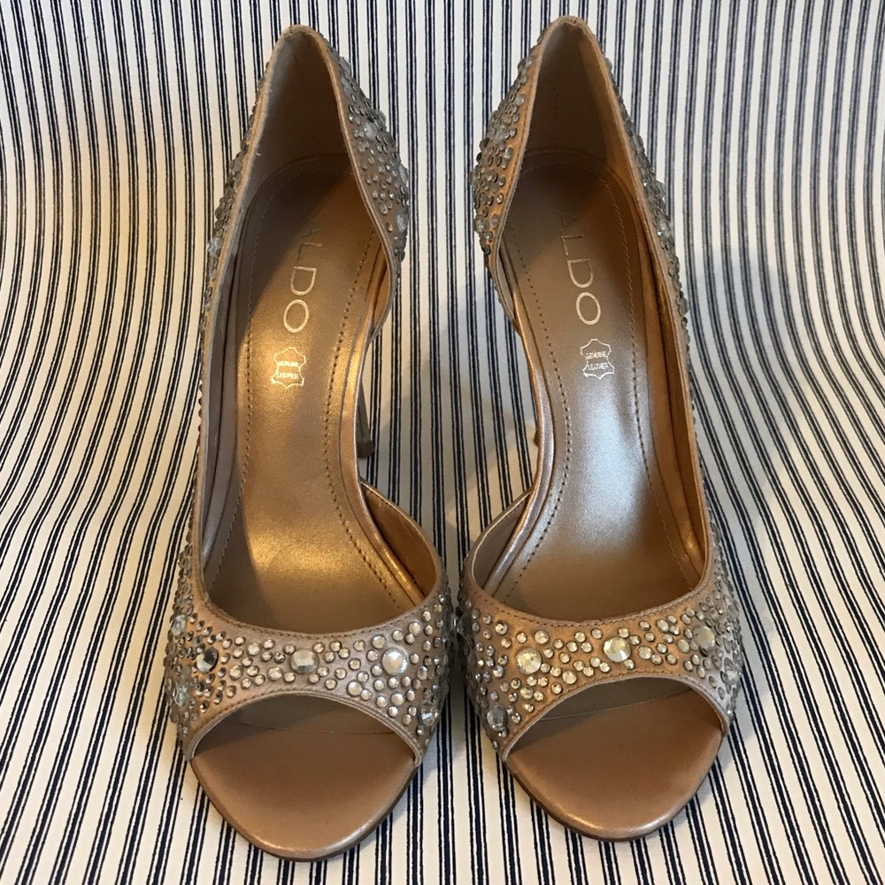 NWT champagne Embellished Open Toe Pump ALDO